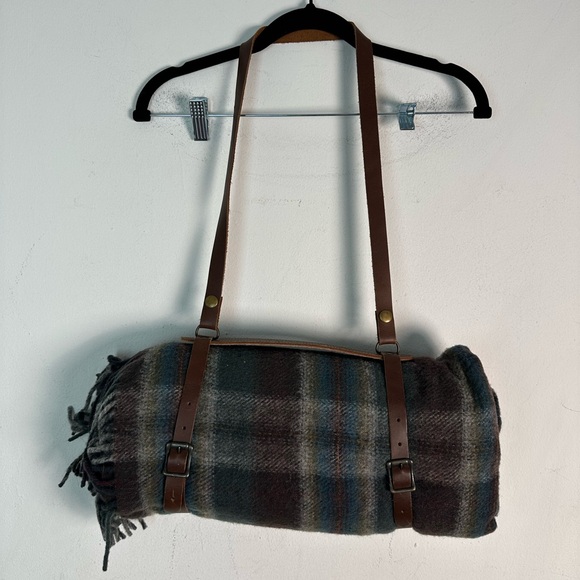 NWT Pendleton Highland Motor Robe Gray Plaid Wool (Buzzmedia) Blanket 52x66 - Picture 2 of 7